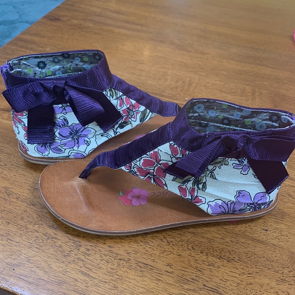 Size EUR 38 1/2 Adorable Poetic License Sandals